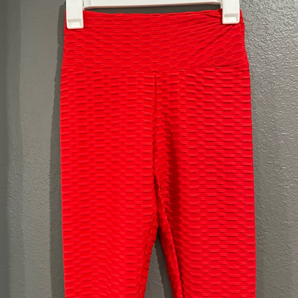 Red scrunch leggings